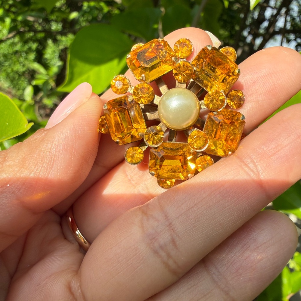 Gold-Tone Amber Crystal Cluster Brooch with Pearl Center
